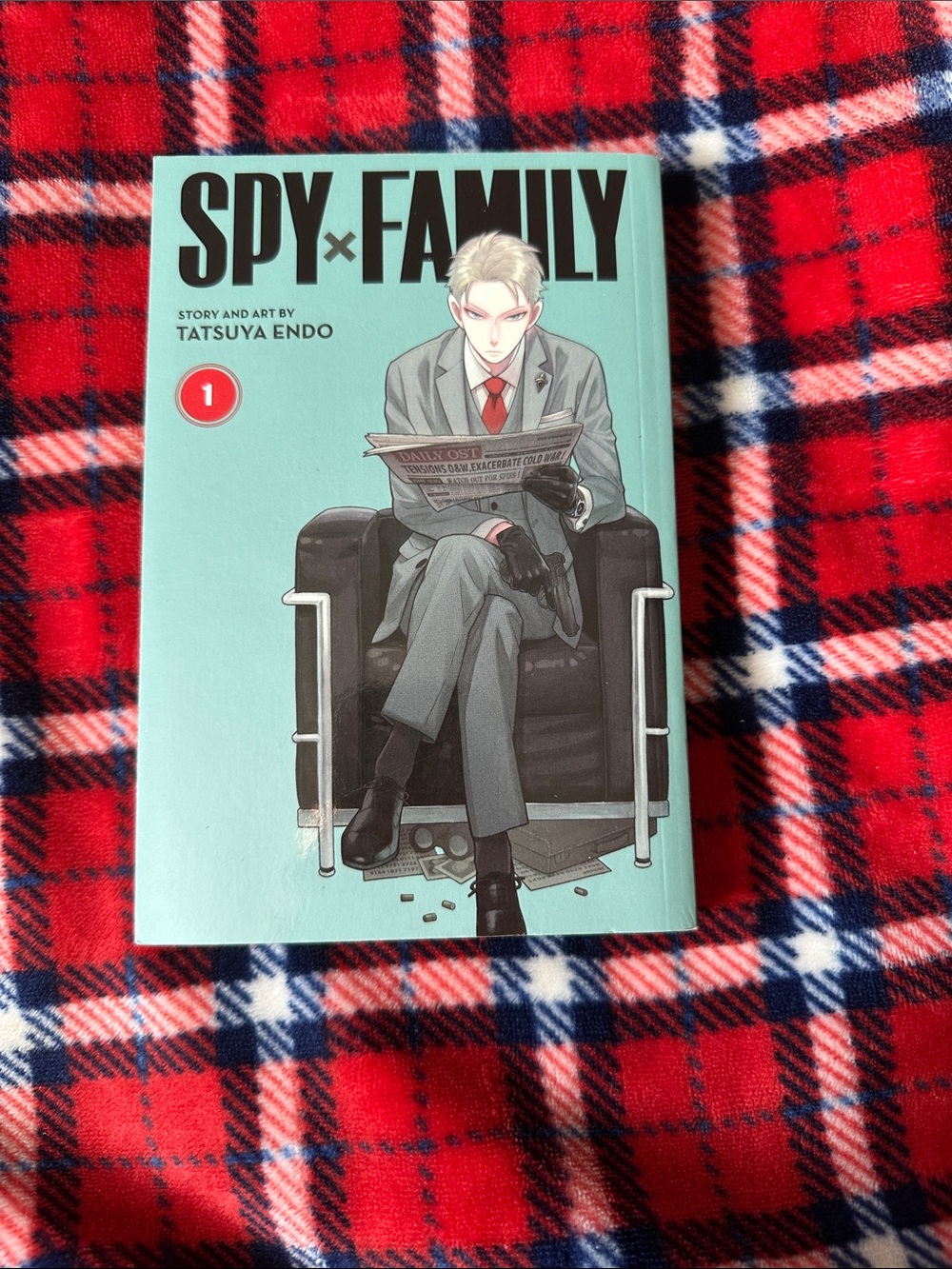 SPY x FAMILY Volume 1 Manga - Mint Cover with Black & Red Accents